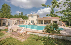 4 Bedroom Awesome Home In Saint-Vivien-De-Medoc